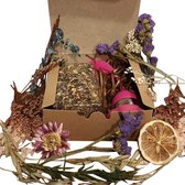 De Gouden Kat - Thee Cadeaupakket  - Juffen cadeau - Origineel thee cadeau - Kruidige thee met roos, gember en kaneel - 75 gram losse thee - theezeef - voor de liefste juf