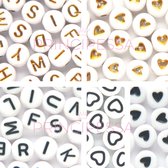 Letterkralen set met hartjes – Unieke mix 450 stuks – Wit/Goud & Wit/Zwart – 7mm kraal – Alfabet kralen – DIY