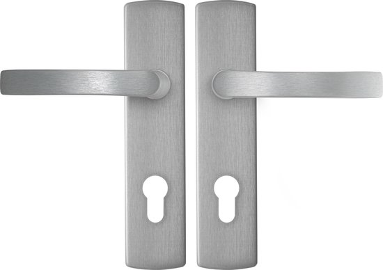Twee aluminium deurklinken met sleutelgat op een wit vlak.