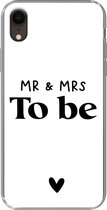 Geschikt voor iPhone XR hoesje - Quotes - 'Mr & Mrs to be' - Spreuken - Trouwen - Siliconen Telefoonhoesje