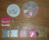 DIY - zelf armbandjes maken - roze - 4mm rocailles - draad/elastiek - bedels - kralen