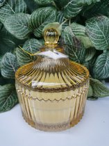 Geurkaars Amber van 150 gr met twee wieken in sierlijke glazen pot met deksel kleur geel home deco factory