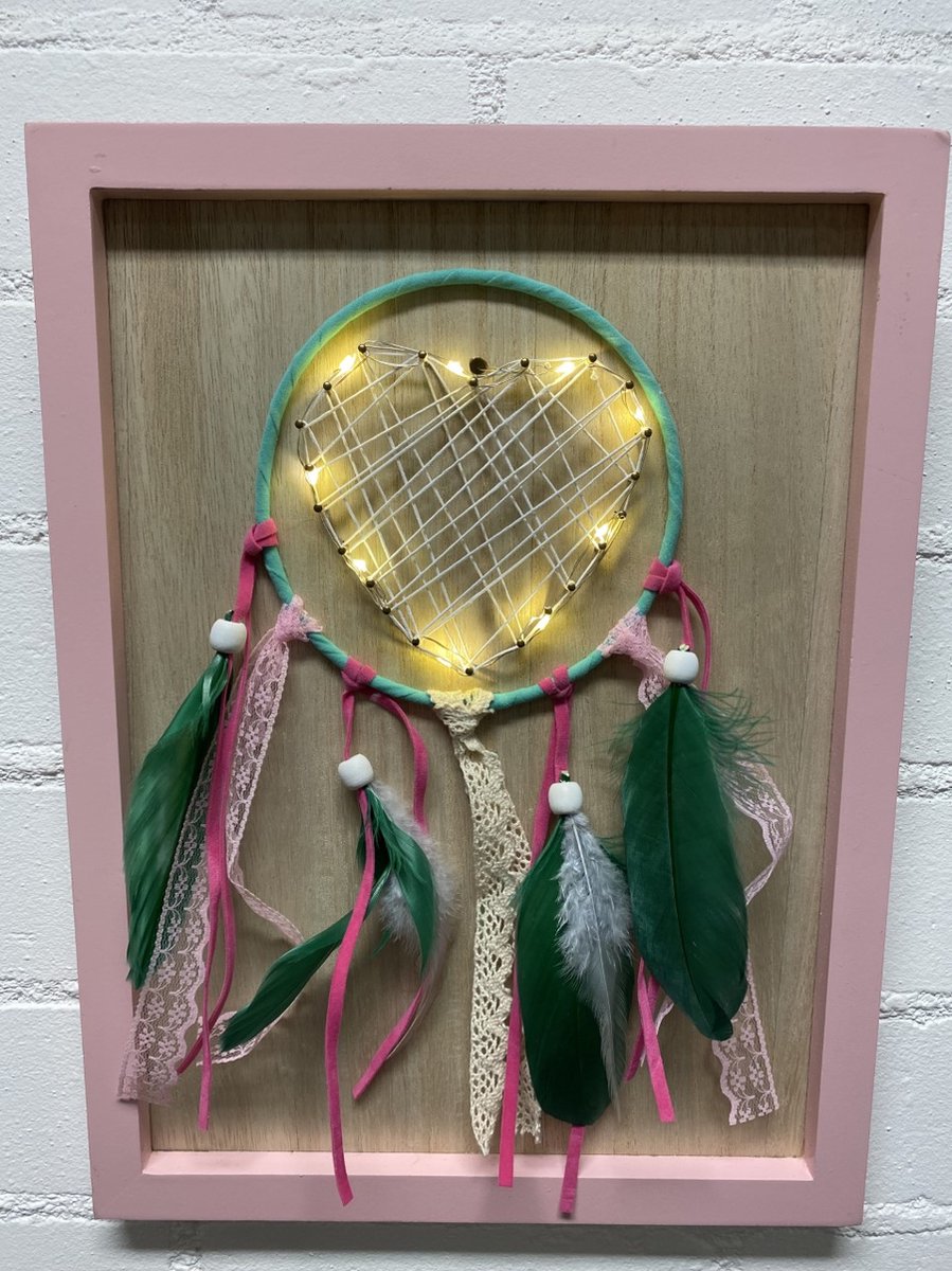 Decoratieve houten lijst met LED droomvanger - roze - hart - Hoogte 40x30x2cm - Decoratieve verlichting - Woonaccessoires