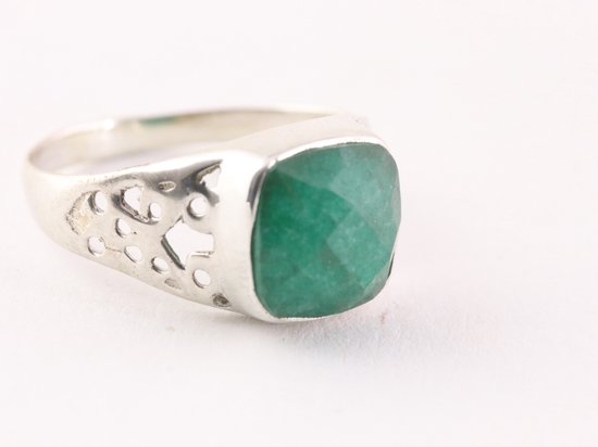Opengewerkte zilveren ring met smaragd - maat 19
