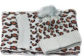 Gebreide set lichtgrijs/bruin sjaal + muts dierenprint - Winterse set met beanie en sjaal panterprint