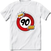 90 Jaar Hoera Verkeersbord T-Shirt | Grappig Verjaardag Cadeau | Dames - Heren | - Wit - L