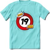 19 Jaar Hoera Verkeersbord T-Shirt | Grappig Verjaardag Cadeau | Dames - Heren | - Licht Blauw - XXL