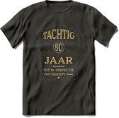 80 Jaar Legendarisch Gerijpt T-Shirt | Grijs - Ivoor | Grappig Verjaardag Cadeau | Dames - Heren | - Donker Grijs - S