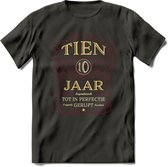 10 Jaar Legendarisch Gerijpt T-Shirt | Bordeauxrood - Ivoor | Grappig Verjaardag Cadeau | Dames - Heren | - Donker Grijs - M