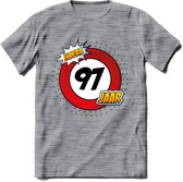 97 Jaar Hoera Verkeersbord T-Shirt | Grappig Verjaardag Cadeau | Dames - Heren | - Donker Grijs - Gemaleerd - M