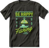 Be Happy Go Fishing - Vissen T-Shirt | Groen | Grappig Verjaardag Vis Hobby Cadeau Shirt | Dames - Heren - Unisex | Tshirt Hengelsport Kleding Kado - Donker Grijs - 3XL