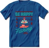 Be Happy Go Fishing - Vissen T-Shirt | Aqua | Grappig Verjaardag Vis Hobby Cadeau Shirt | Dames - Heren - Unisex | Tshirt Hengelsport Kleding Kado - Donker Blauw - 3XL