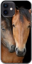 Geschikt voor iPhone 12 hoesje - Paarden - Liefde - Bruin - Siliconen Telefoonhoesje
