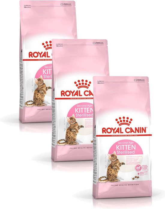 Drie roze zakken kattenvoer van Royal Canin, elk met een kitten en tekst 'Second Age Kitten Sterilised'.