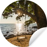 WallCircle - Muurstickers - Behangcirkel - Een tropische boom met schommel bij het strand van Ko Chang - ⌀ 30 cm - Muurcirkel - Zelfklevend - Ronde Behangsticker