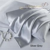 Zijden kussensloop, 100% moerbei zijde, klein defect, kwaliteit 19 Momme. Kleur zilver/grijs, maat 60x70 cm.