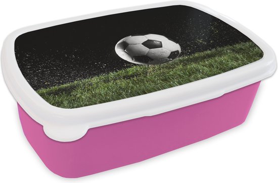 Broodtrommel Roze - Lunchbox Voetbal in het gras - Brooddoos 18x12x6 cm - Brood lunch box - Broodtrommels voor kinderen en volwassenen