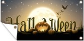 Tuinposter De letters van Halloween verlicht door de volle maan in een illustratie - 80x40 cm - Wanddecoratie Buiten - Tuinposter - Tuindoek - Schuttingposter - Tuinschilderij