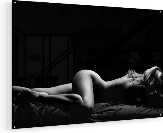 Artaza Glasschilderij - Vrouw Naakt in Bed - Erotiek - Zwart Wit - 105x70 - Plexiglas Schilderij - Foto op Glas