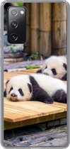 Geschikt voor Samsung Galaxy S20 FE hoesje - Panda's - Vloer - Hout - Siliconen Telefoonhoesje