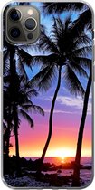 Geschikt voor iPhone 13 Pro Max hoesje - Een silhouet van palmbomen tijdens een zonsondergang op Hawaii - Siliconen Telefoonhoesje