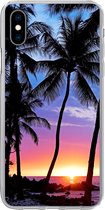 Geschikt voor iPhone Xs hoesje - De kleurrijke zonsondergang achter een rij met palmbomen op Hawaï - Siliconen Telefoonhoesje