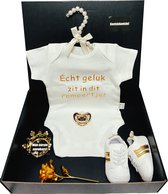 Kraamcadeau goud- kraamkado - met romper en babysneakers kraampakket - Rechtstreeks versturen als cadeau mogelijk