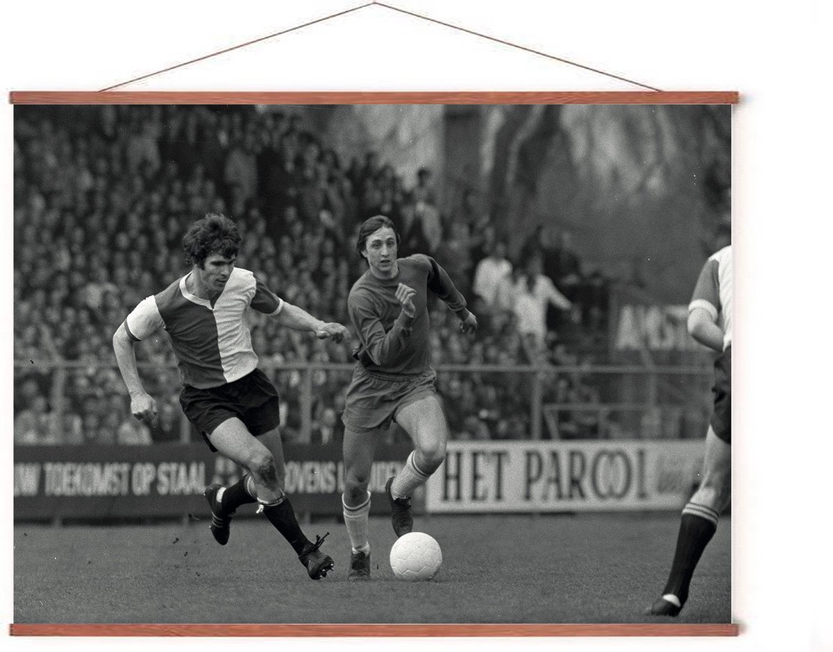 Esque Poster In Posterhanger - Johan Cruijff & Willem van Hanegem - 50x70 cm - Kader Hout - Ophangsysteem - Ajax & Feyenoord - Voetbal
