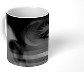Mok - Vlag van Maleisië - zwart wit - 350 ML - Beker