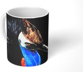 Mok - Bovenaanzicht van een helmkasuaris op een donkere achtergrond - 350 ML - Beker