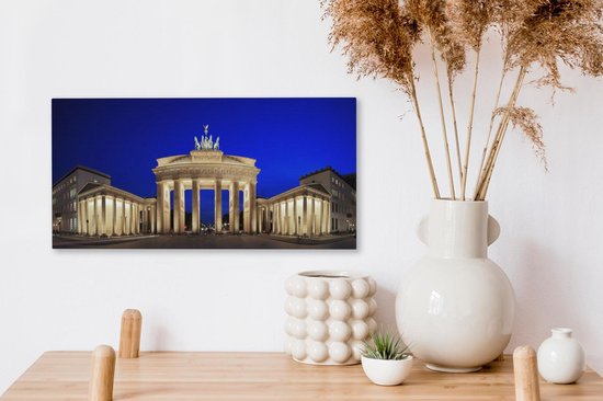 La célèbre porte de Brandebourg dans la capitale allemande Berlin à l'heure bleue Toile 40x20 cm - Tirage photo sur toile (Décoration murale salon / chambre)
