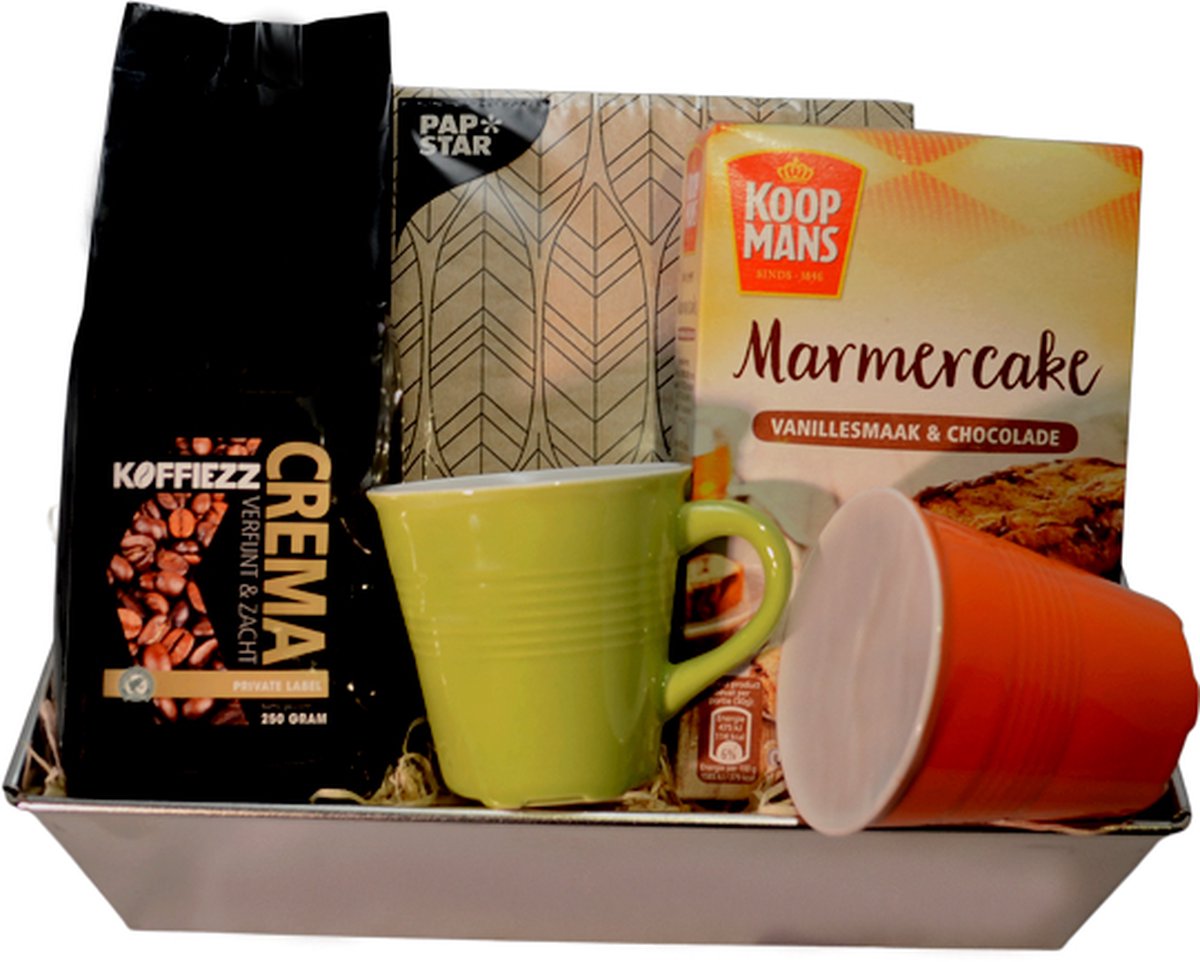 Koffiepakket `Cake` met servetten- cakeblik- cake mix en mokjes