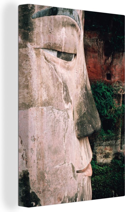 Canvas Schilderij Het gezicht van de Grote Boeddha van Leshan in China - 60x90 cm - Wanddecoratie