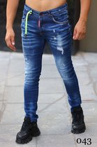 Straight Denim Jeans Persoonlijkheid Baard Effect Designer Vernietiging Broek Geruïneerd Krassen Straight Ripped Fashion