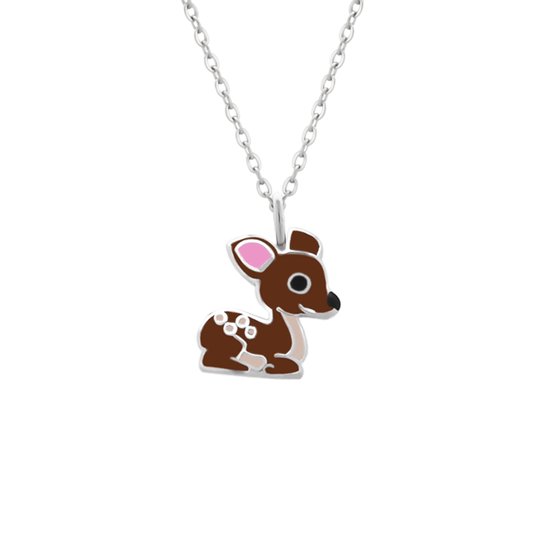 Zilveren ketting met een bruin en wit hertje met roze oren, zittend.