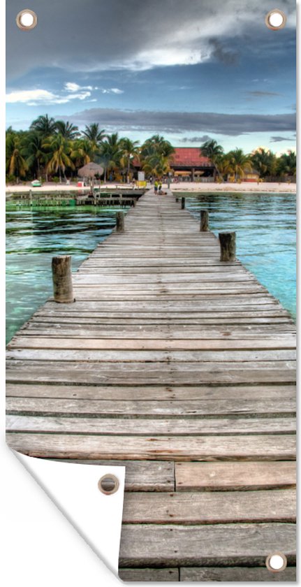 Tuinposter Uitzicht op de pier op het strand bij het Mexicaanse Isla Mujeres - 30x60 cm - Tuindoek - Buitenposter