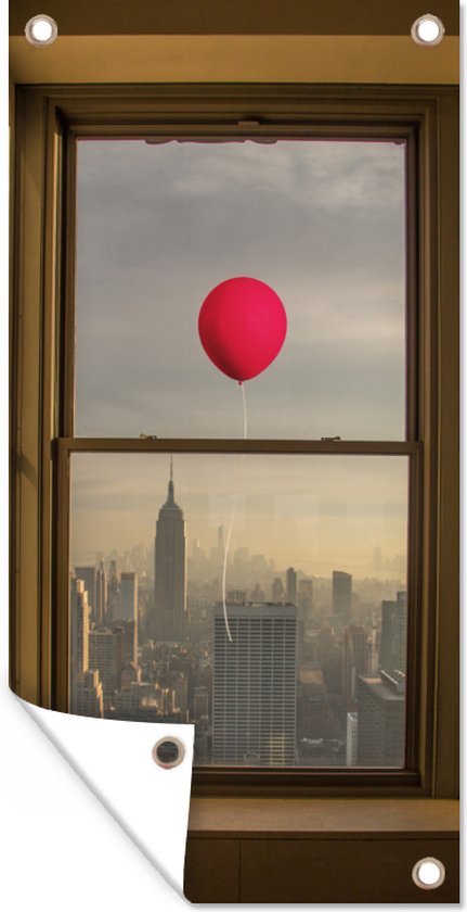 Affiche de clôture Le ballon rouge passe devant la fenêtre à New York -  100x200 cm -... | bol