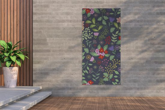 Tuinposter 80x160 cm - Tuindecoratie Een bloemdessin illustratie met veel kleur - Poster voor in de tuin - Buiten decoratie - Schutting tuinschilderij - Tuindoek muurdecoratie - Wanddecoratie balkondoek