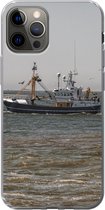 Geschikt voor iPhone 12 Pro hoesje - Noordzee - Vissersboot - Water - Siliconen Telefoonhoesje