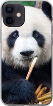 Geschikt voor iPhone 12 hoesje - Panda - Bamboe - Natuur - Siliconen Telefoonhoesje