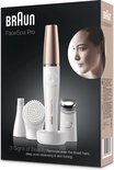 Braun FaceSpa Pro, witte epileerapparaat met gouden details, inclusief borstel en houder.