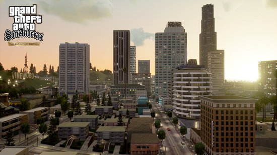 Stadsgezicht van "Grand Theft Auto San Andreas" met hoge gebouwen bij zonsopgang.