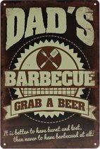 Wandbord – Dad’s Barbeque - BBQ - Retro -  Wanddecoratie – Reclame bord – Restaurant – Kroeg - Bar – Cafe - Horeca – Metal Sign – 20x30cm