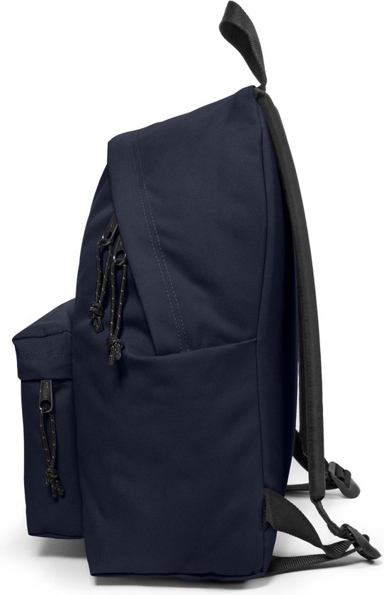 Zijaanzicht van een donkerblauwe Eastpak rugzak met ritsen.