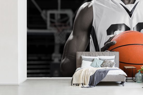 Fond d' écran - Papier peint photo - Zwart et blanc joueur de basket avec un basket - ball orange - Largeur 360 cm x hauteur 240 cm