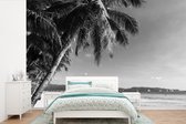 Behang - Fotobehang Palmbomen op het strand van Boracay - zwart wit - Breedte 360 cm x hoogte 240 cm