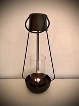 Metal Bronze Pylon Lantern with Glass 67,5 cm hoog - kaarshouder - lantaarn - windlicht - authentiek - interieurdecoratie - terrasdecoratie - theelichthouder - metaal - industrieel - landelijk - geschenk - gift - kerst - nieuwjaar - verjaardag