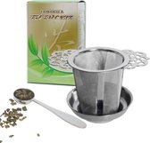 Thee set bestaande uit theezeefje 50 gram losse groene thee plus stalen maatlepel.