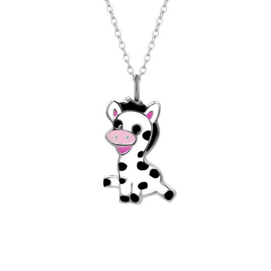 Zilveren ketting met een witte hanger in de vorm van een koe met zwarte vlekken, roze wangen en oren.