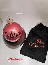 Kerst Gepersonaliseerde Kerstbal met naam met gratis opbergtasje rosè glans zwarte letters